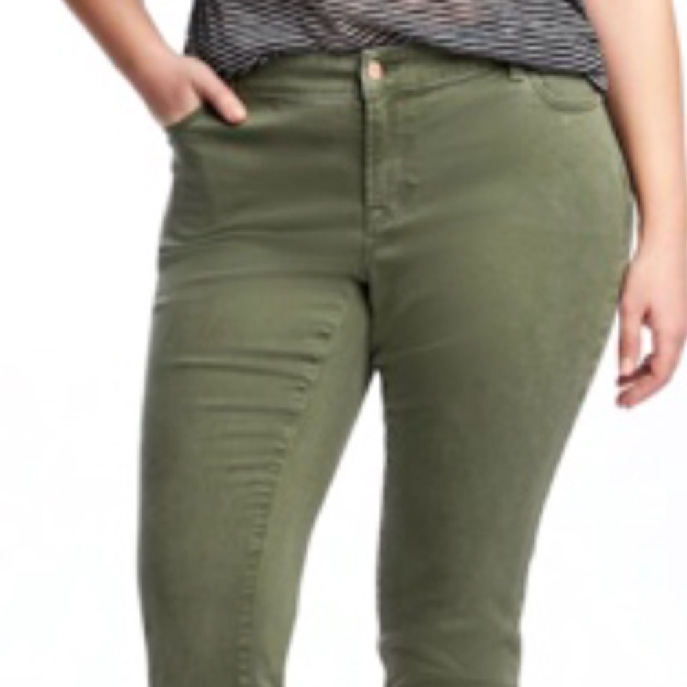 NWT! Size 30 old navy Rockstar jeans